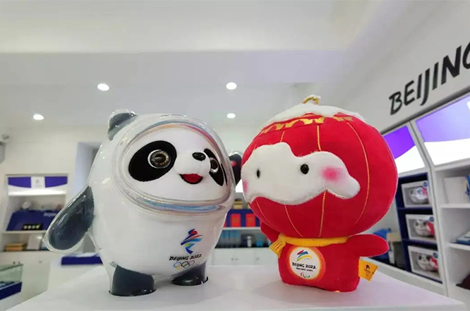 刚刚结束的北京冬季奥林匹克运动会上，除了各位奋勇攀登的运动员，可能就是冰墩墩最火了，而制作冰墩墩外套的硅胶材质和制作地东莞也一度进入了全国人民的视线。硅胶制品也越来越流行起来，这是为什么呢。